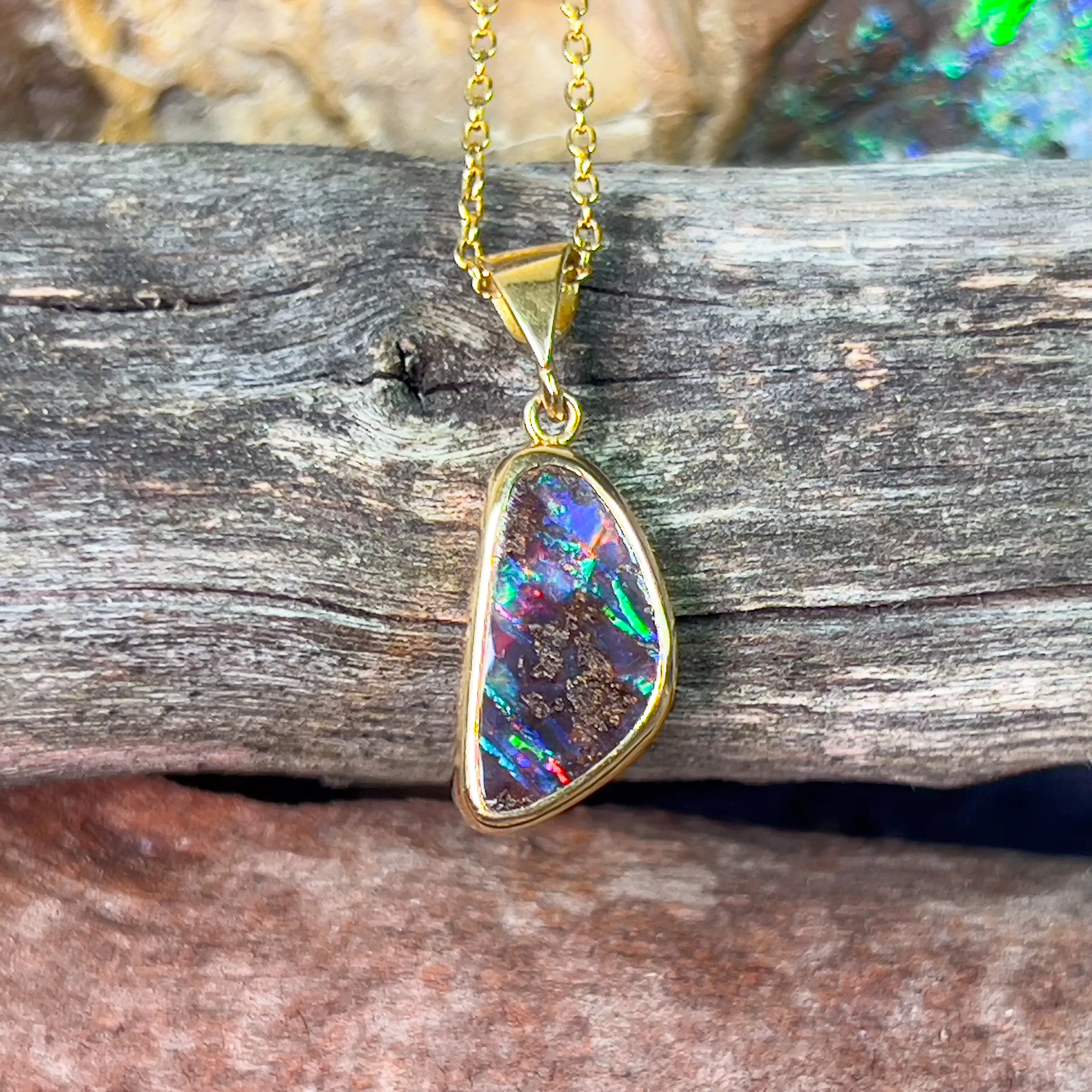 18kt Yellow Gold Boulder Opal 1.35ct pendant